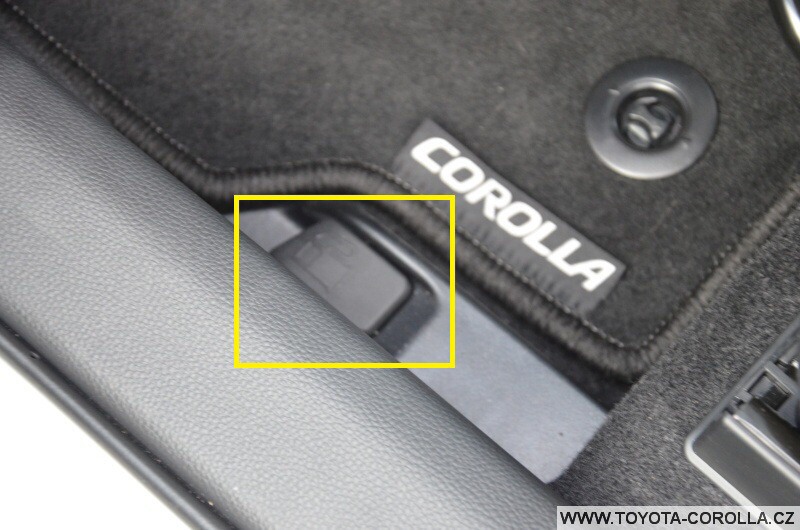 jak_otevrit_nadrz_toyota_corolla.jpg